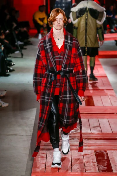 Look 25